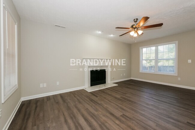 Building Photo - One month FREE RENT!!!