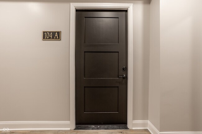 Foto del edificio - 104 W Main St