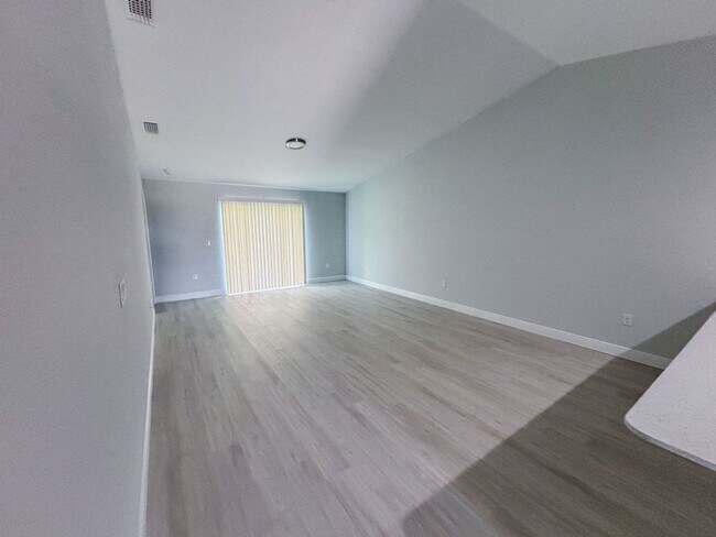Foto del edificio - 13257 Blytheville Ave