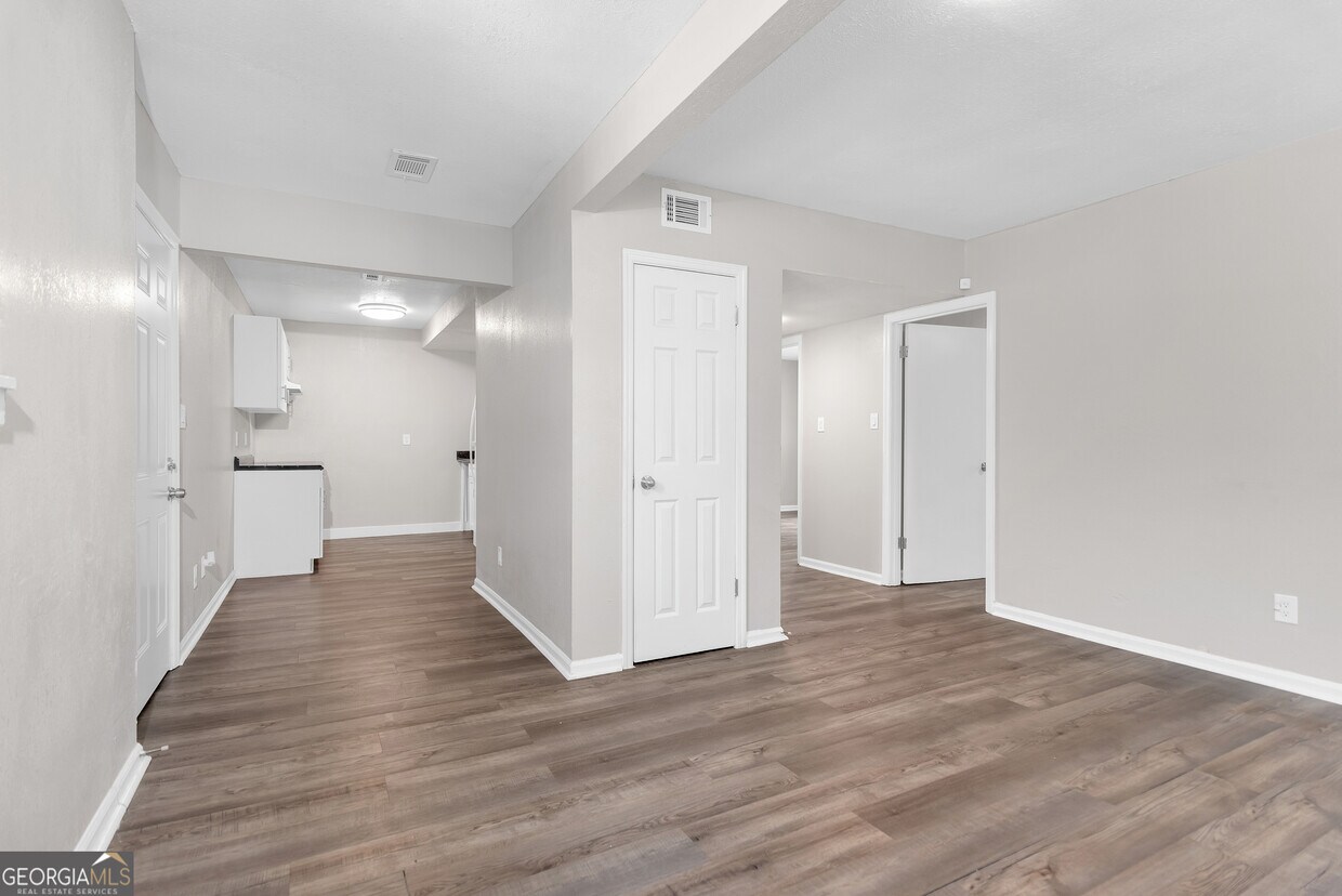 Primary Photo - 108 3rd St