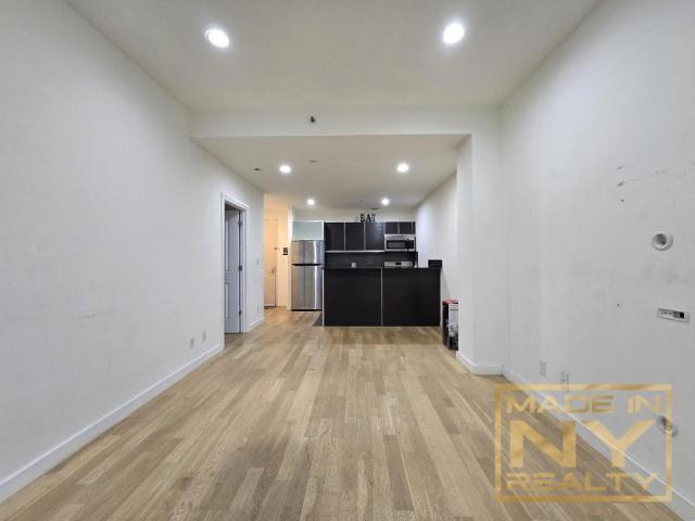 Foto del edificio - 1 bedroom in Briarwood NY 11435