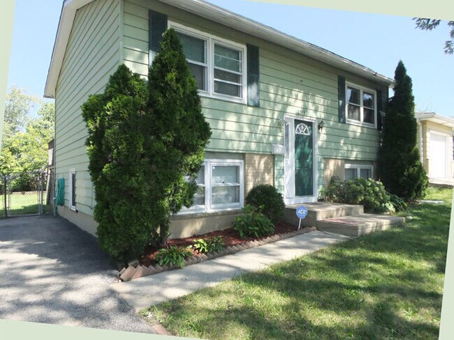 Building Photo - 2312 Dover Rd