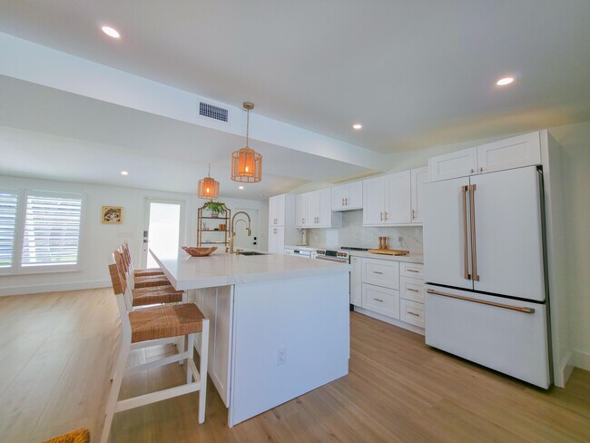 Building Photo - 720 Eastwind Dr