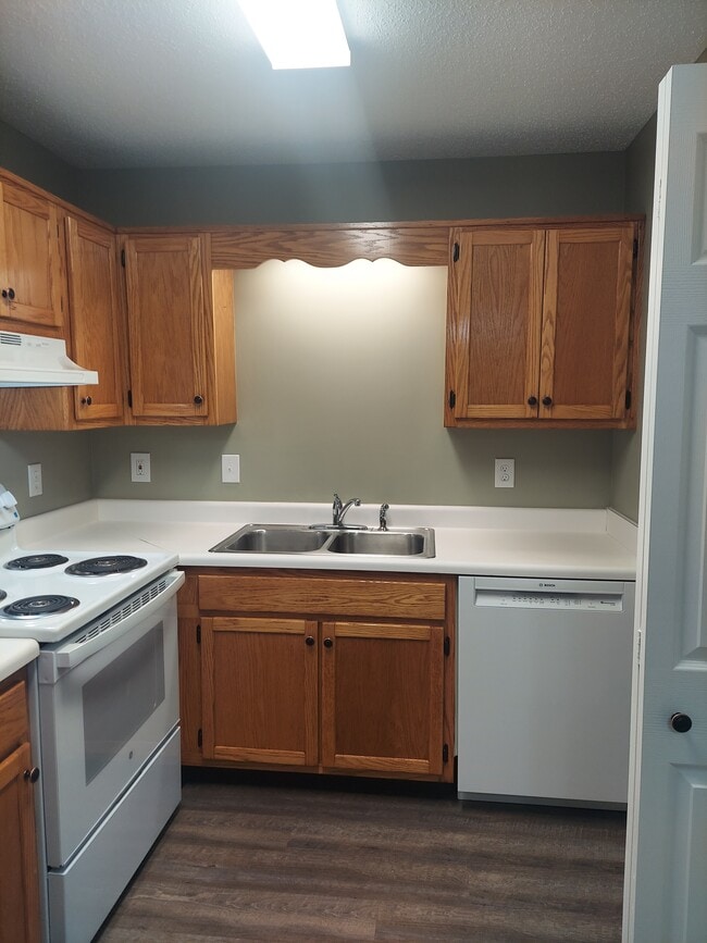 Kitchen - 108 Bell St