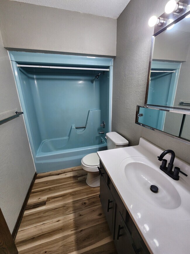 Foto del edificio - 1637 Springhill St