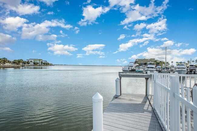 Foto del edificio - 390 W Cocoa Beach Causeway