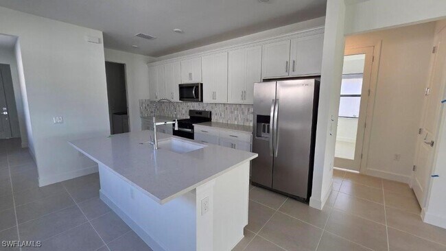 Foto del edificio - 20254 Hartford Blvd