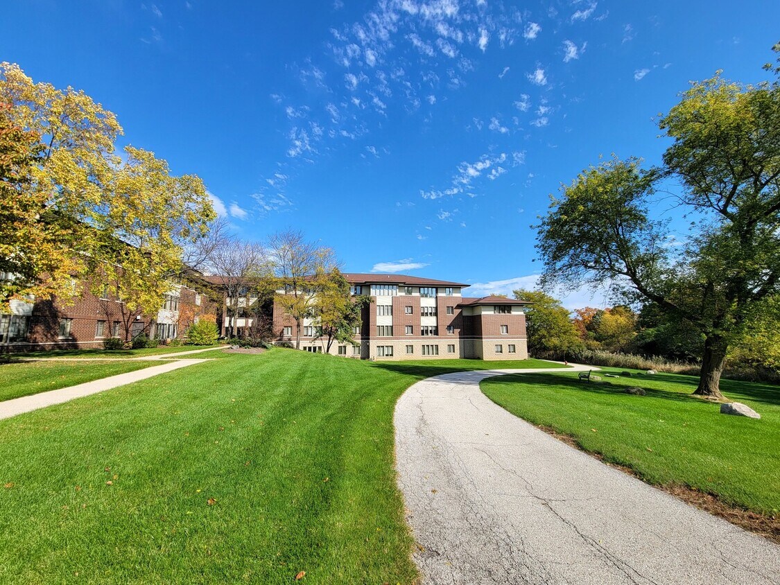 Foto principal - 1075 E Victory Dr
