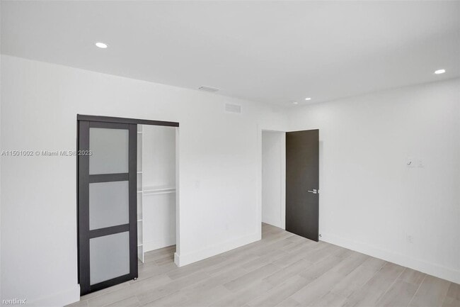 Building Photo - 3 br, 2 bath House - 3360 SW 7th St