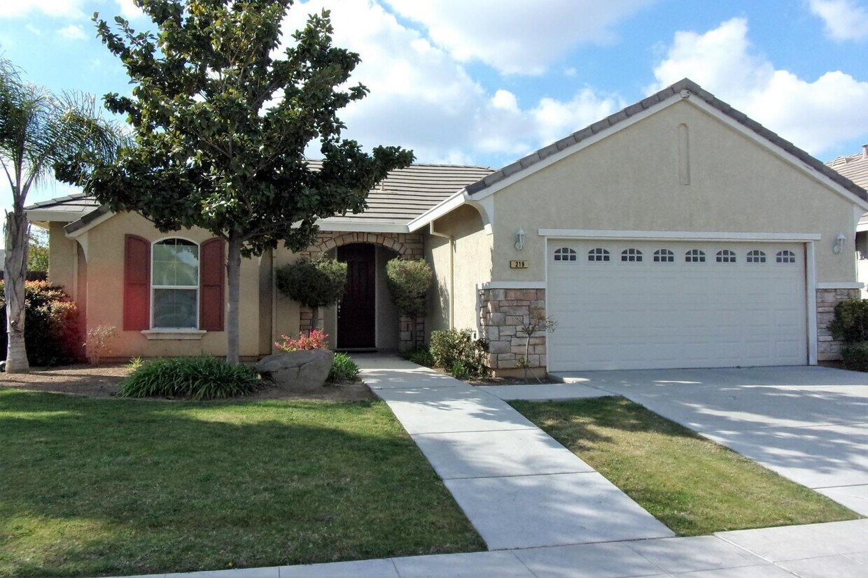 219 S McKelvey Ave, Fresno, CA 93727 House for Rent in Fresno, CA