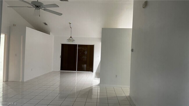 Building Photo - 701 Arianne Ct