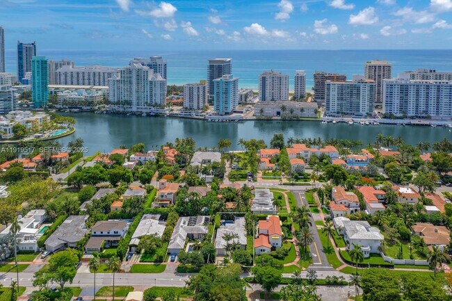 Foto del edificio - 5915 La Gorce Dr