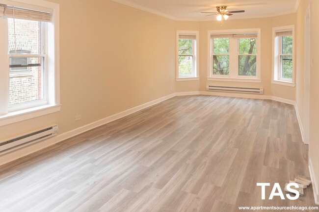 Foto del edificio - 644 W Roscoe St