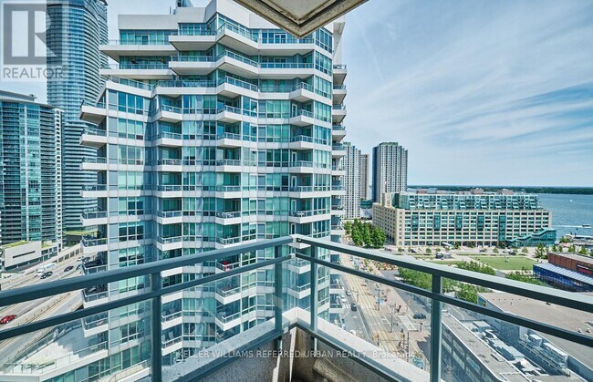 Photo du bâtiment - 230-2230 Queens Quay W