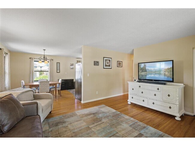 Foto del edificio - 9457 Saratoga Ln N