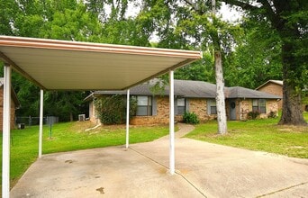 Building Photo - 10770 Chickasha Dr