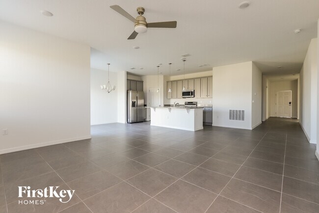 Foto del edificio - 507 Crown Rose Dr