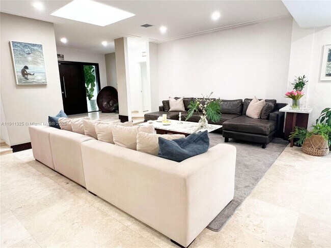 Building Photo - 247 Shore Dr S