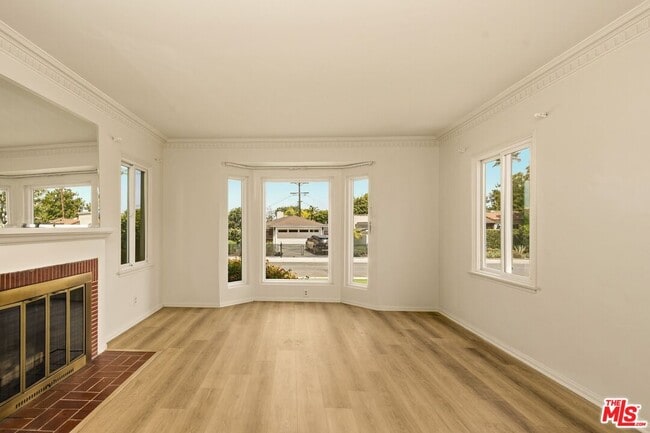 Foto del edificio - 7407 Naylor Ave