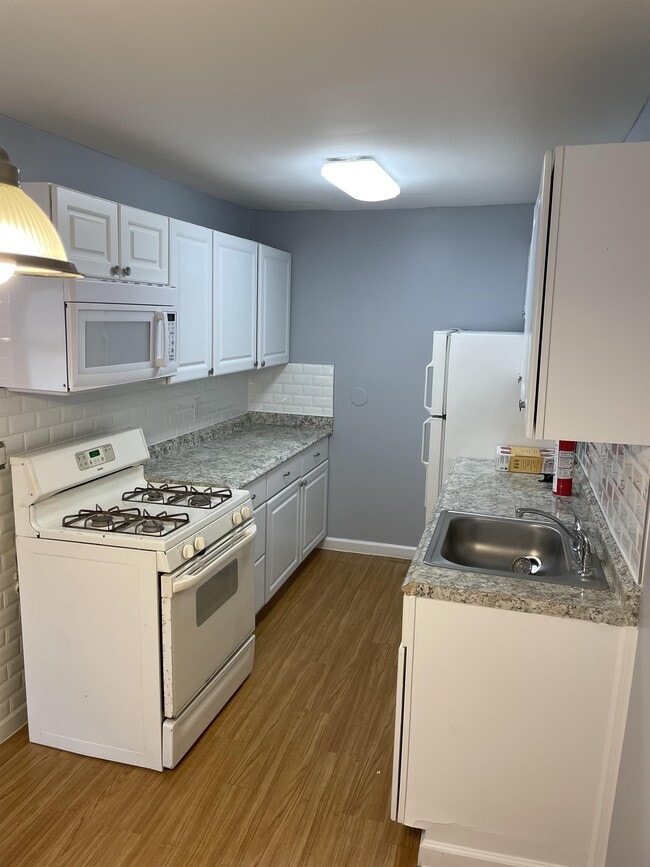 Building Photo - 9A Hemlock Dr