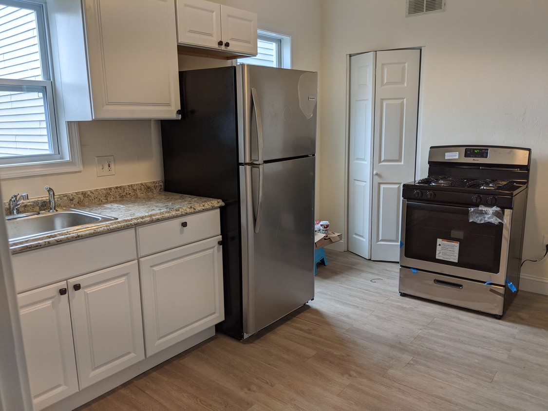 Foto principal - 244 Thorndike St