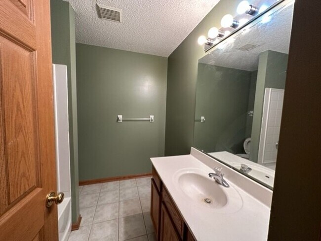 Foto del edificio - Hardwood Flrs*3Bed*2Bath townhome in Cotta...
