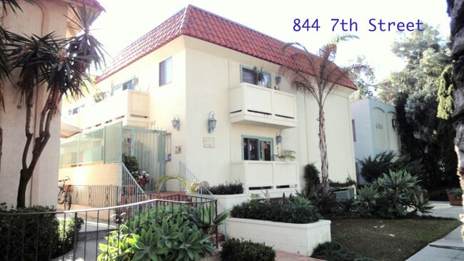 Building Photo - 844 7th St