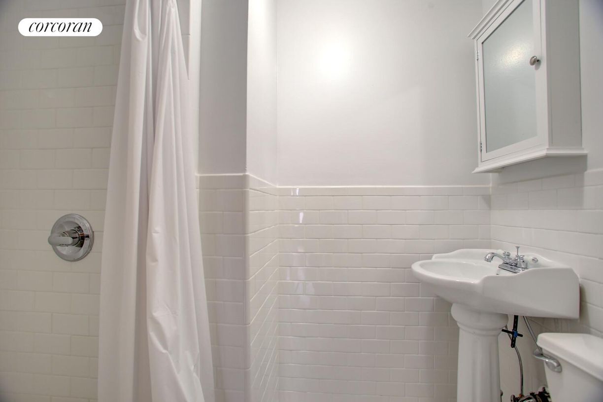 Building Photo - 104 W 80th St