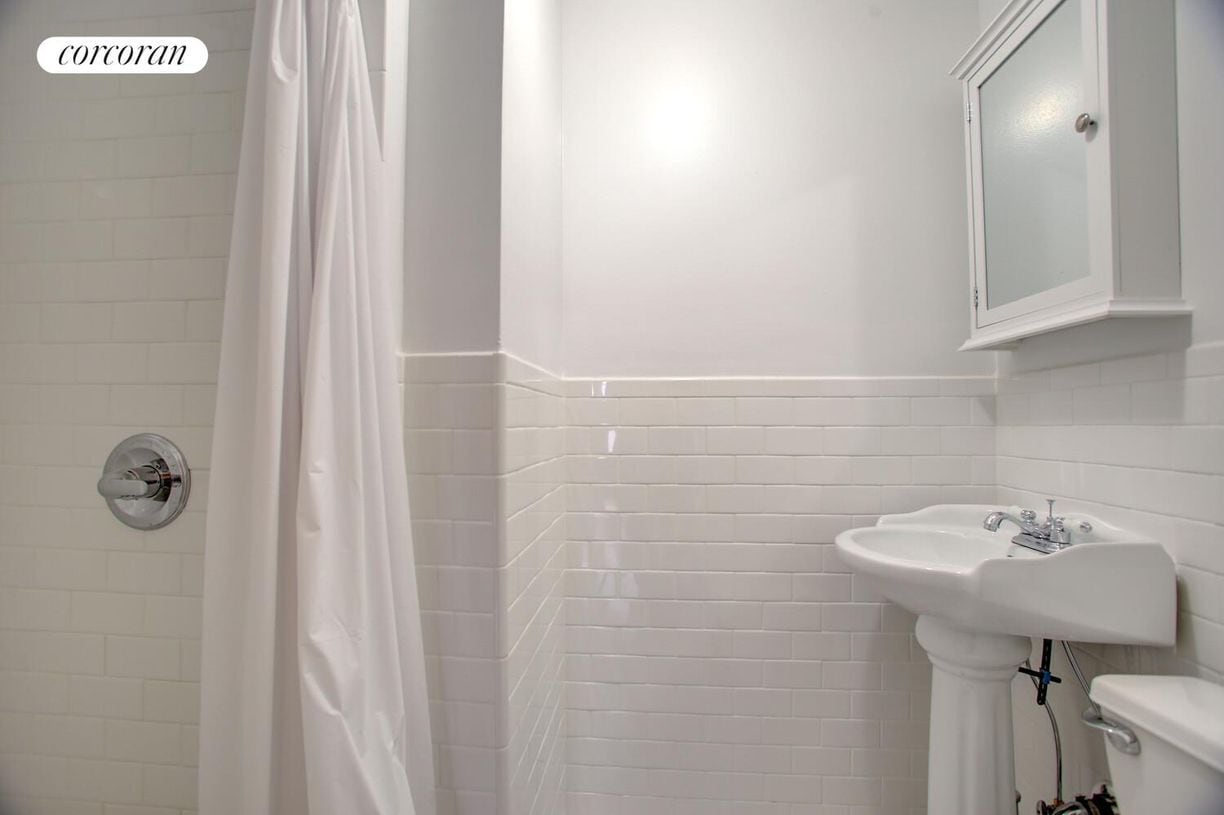 Foto del edificio - 104 W 80th St