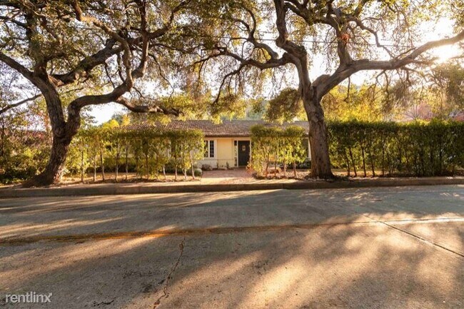 Foto del edificio - 4 br, 4 bath House - 1107 Laguna Rd