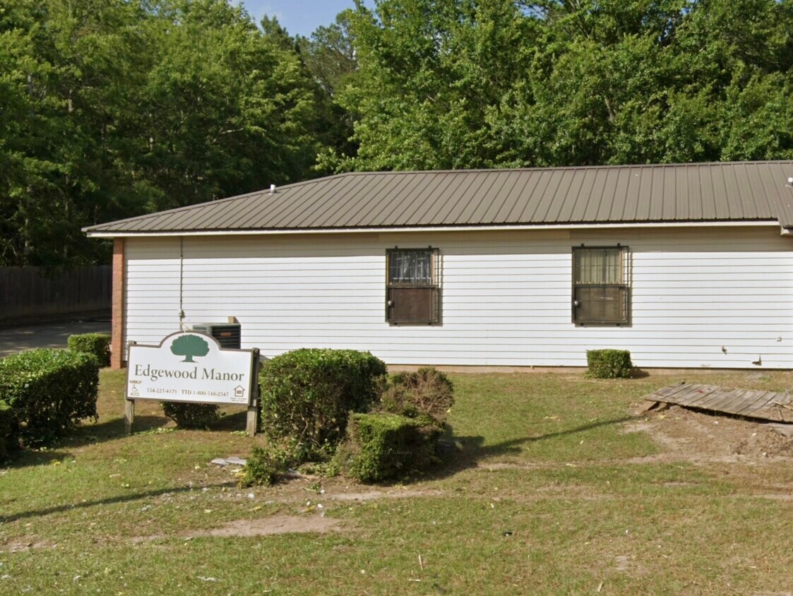 Primary Photo - 206 Edgewood Dr