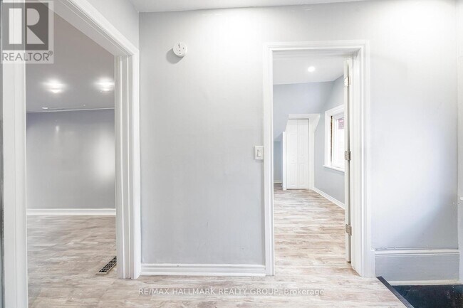 Photo du bâtiment - 5561 Manotick Main St