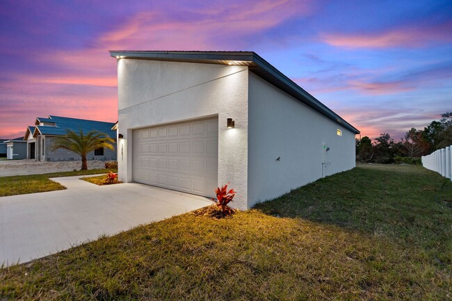 Building Photo - Deposit-Free! Modern, energy efficient hom...