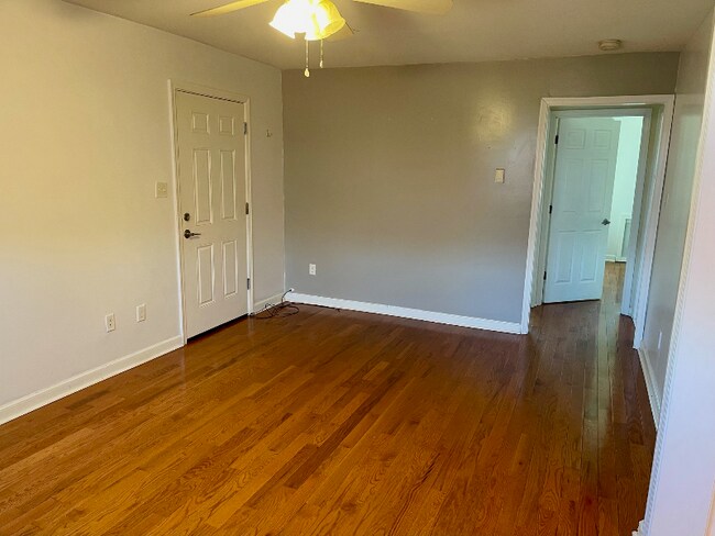 Building Photo - 6908 Oakland St