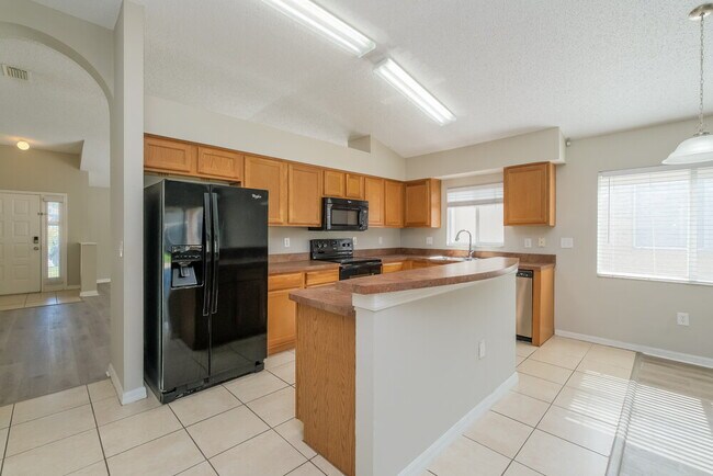 Building Photo - 3123 Summer House Dr