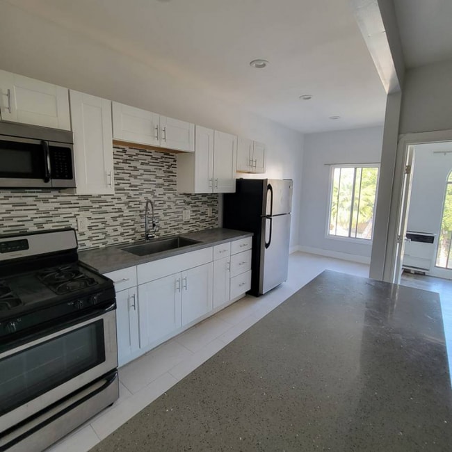 Building Photo - 837 Normandie Ave