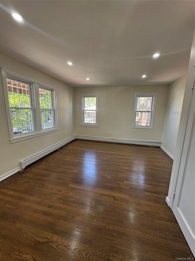 Building Photo - 1054 Lydig Ave
