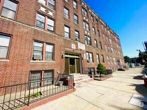 Building Photo - 117 Corbin Ave