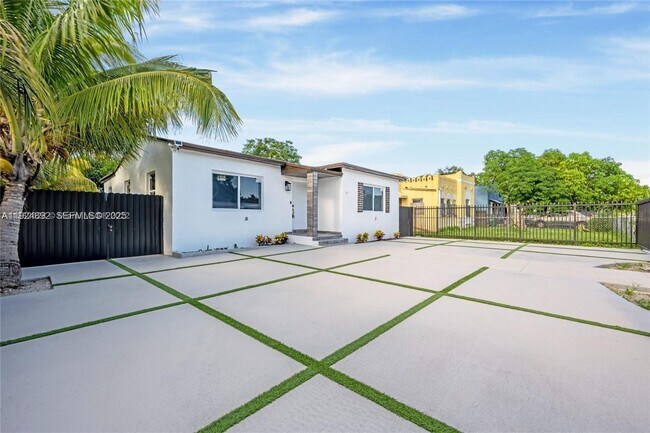 Foto del edificio - 911 Sharar Ave