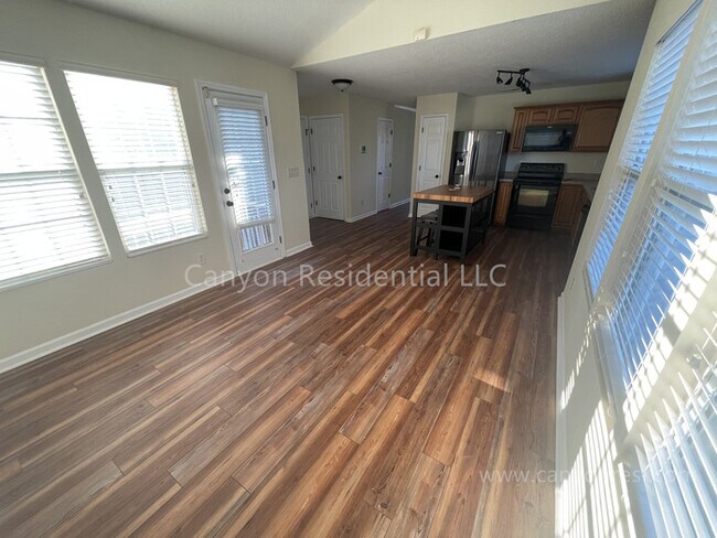 Foto del edificio - 500 Rockbridge Dr