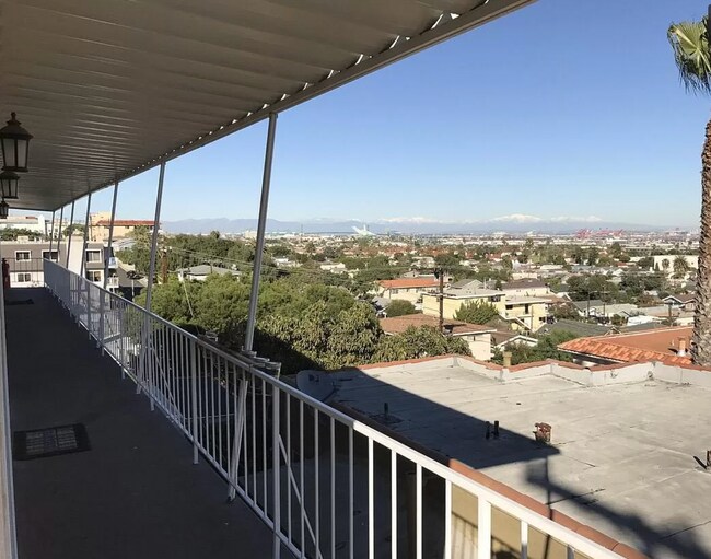 view - 708 W 32nd St
