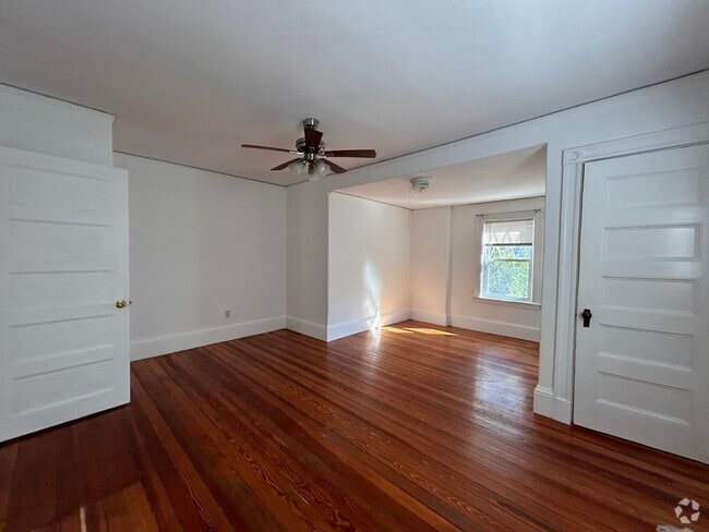 Building Photo - 108 Brooks St