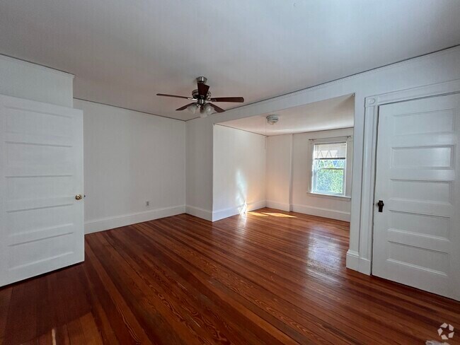 Building Photo - 108 Brooks St