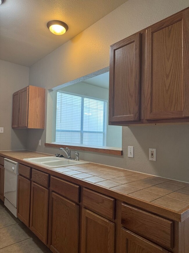 Building Photo - 200 Sandstone Dr