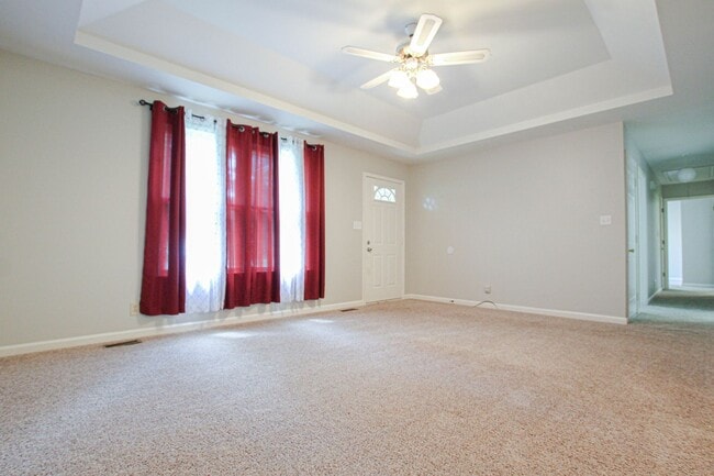 Foto del edificio - Pet Friendly Three Bedroom with Unfinished Basement!