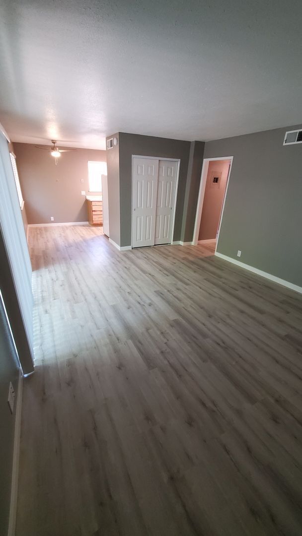 Foto del edificio - Benton Dr 1465 1-4