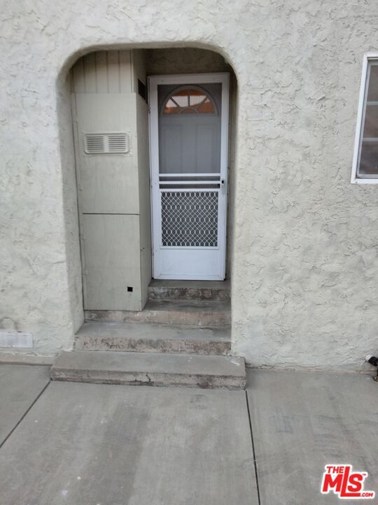 Building Photo - 429 N Brighton St