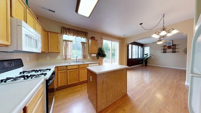 Building Photo - 6365 Everest Dr
