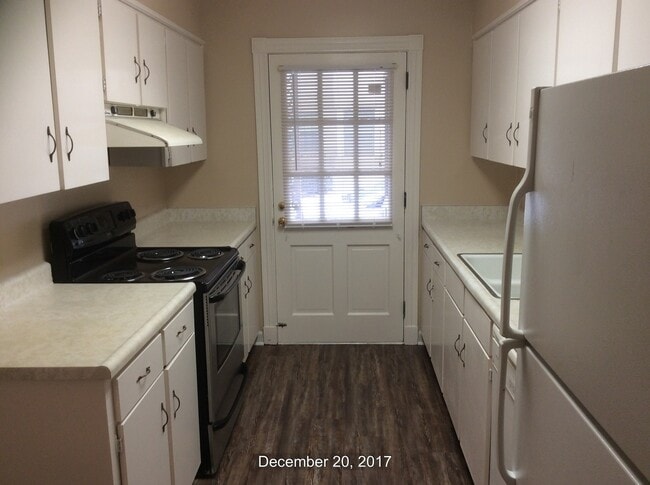 Building Photo - r2230c