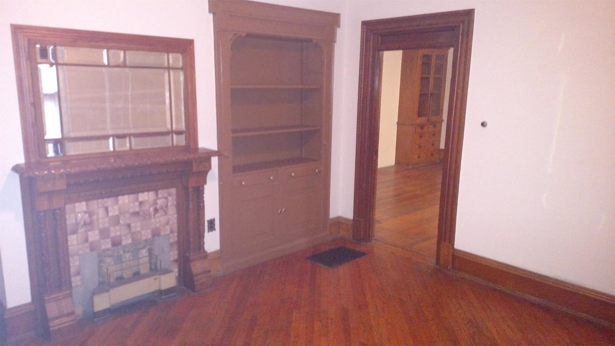 Primary Photo - 109 W 5th St